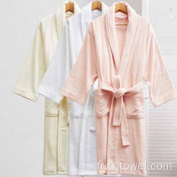 Imbibition de l&#39;eau puissante Avati Bathrobe